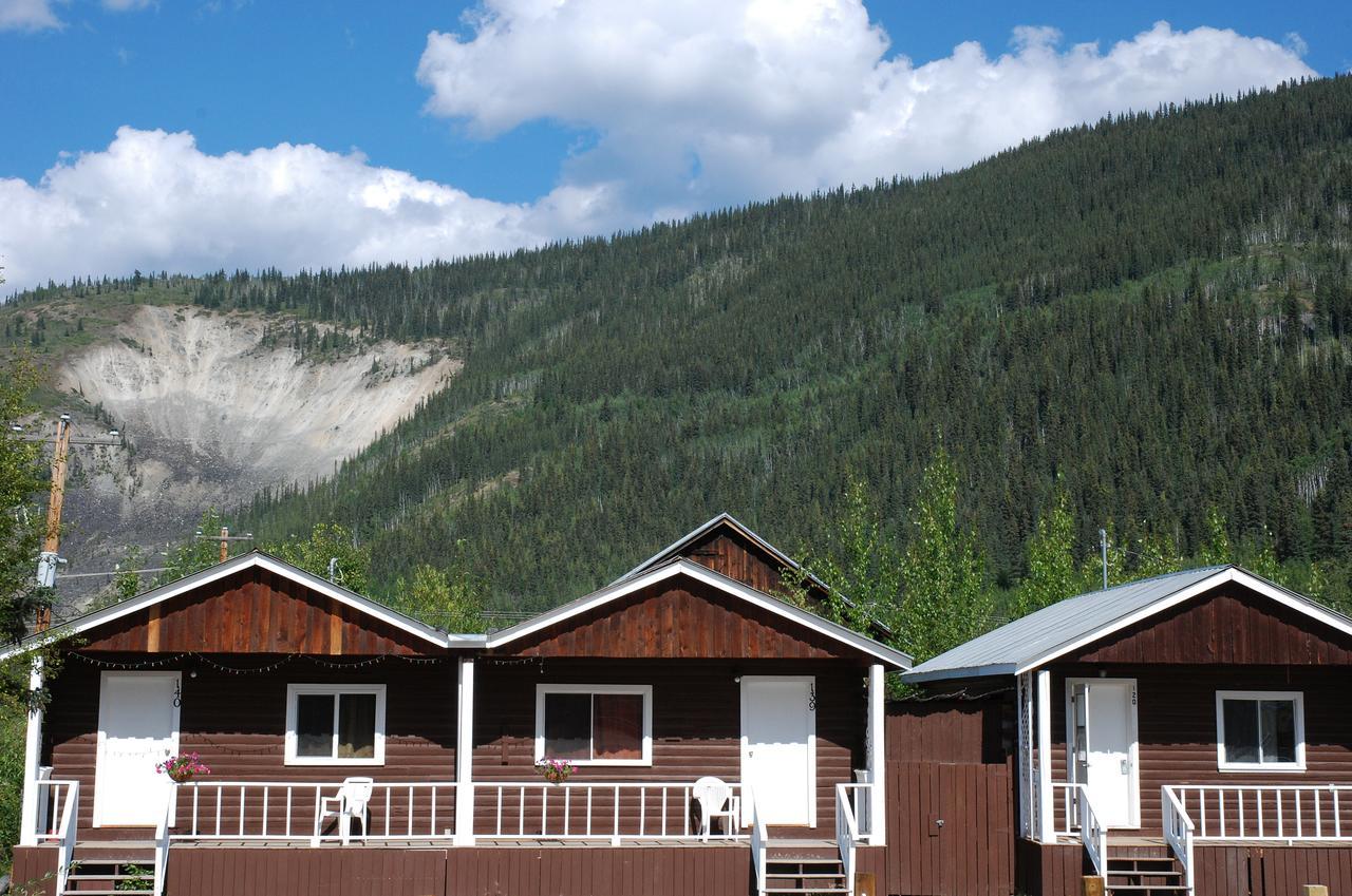 Triple J Hotel Dawson City Dış mekan fotoğraf