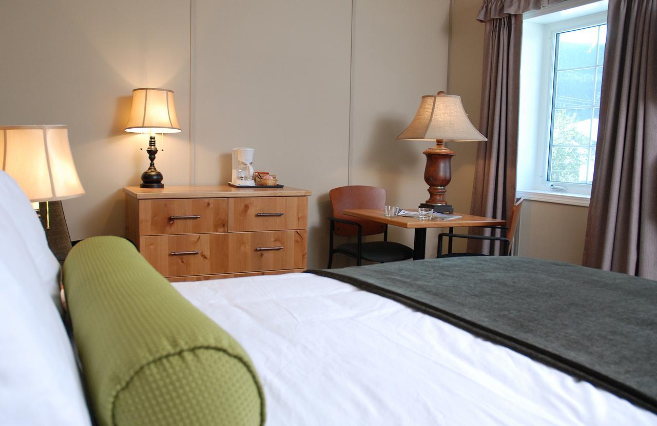 Triple J Hotel Dawson City Dış mekan fotoğraf